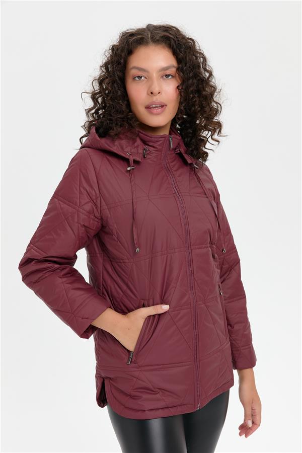 Kadın Kapüşonlu Üçgen Desenli Kısa Kapitone Kabana Bordo