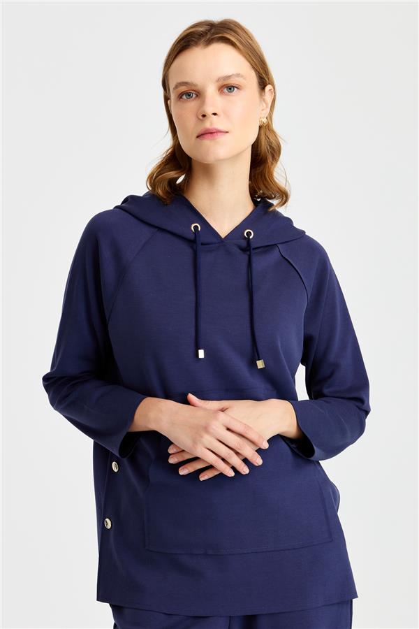 Женский свитшот с капюшоном и боковыми карманами на кнопках