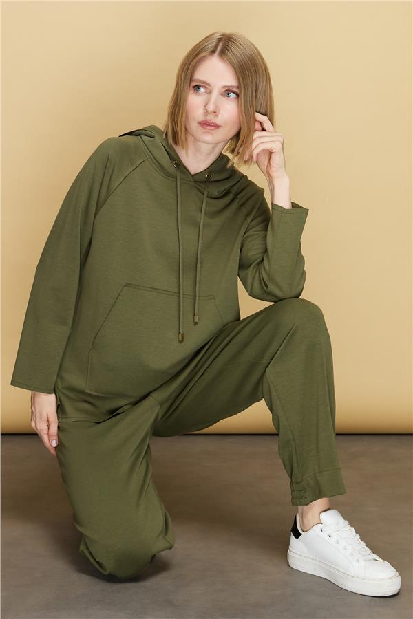 Женский свитшот с капюшоном и боковыми карманами на кнопках