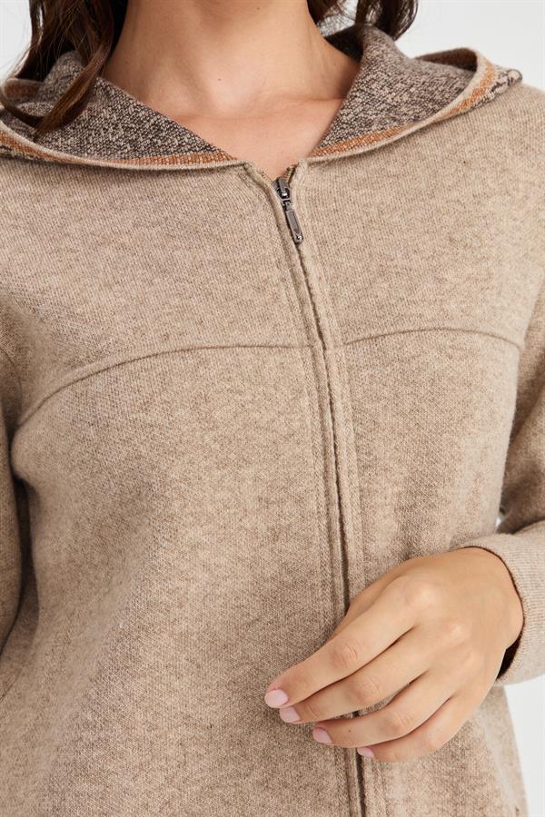 Женское шерстяное пальто с капюшоном