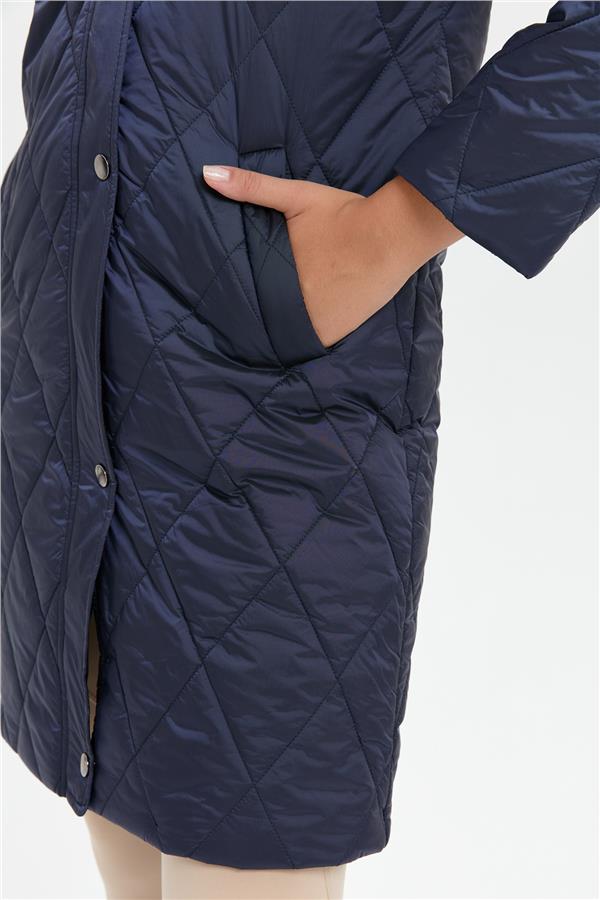 Kadın Kapüşonu Kürklü Baklava Desenli Kapitone Kaban Lacivert