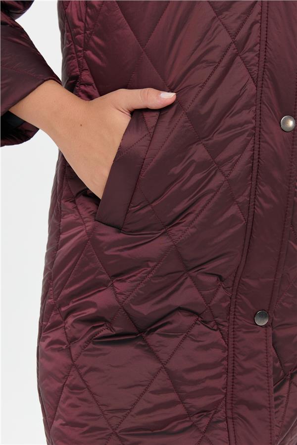 Kadın Kapüşonu Kürklü Baklava Desenli Kapitone Kaban Bordo