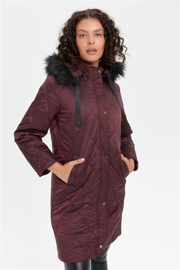 Kadın Kapüşonu Kürklü Baklava Desenli Kapitone Kaban Bordo