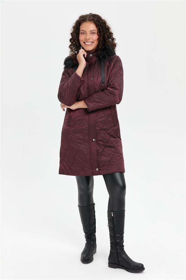 Kadın Kapüşonu Kürklü Baklava Desenli Kapitone Kaban Bordo