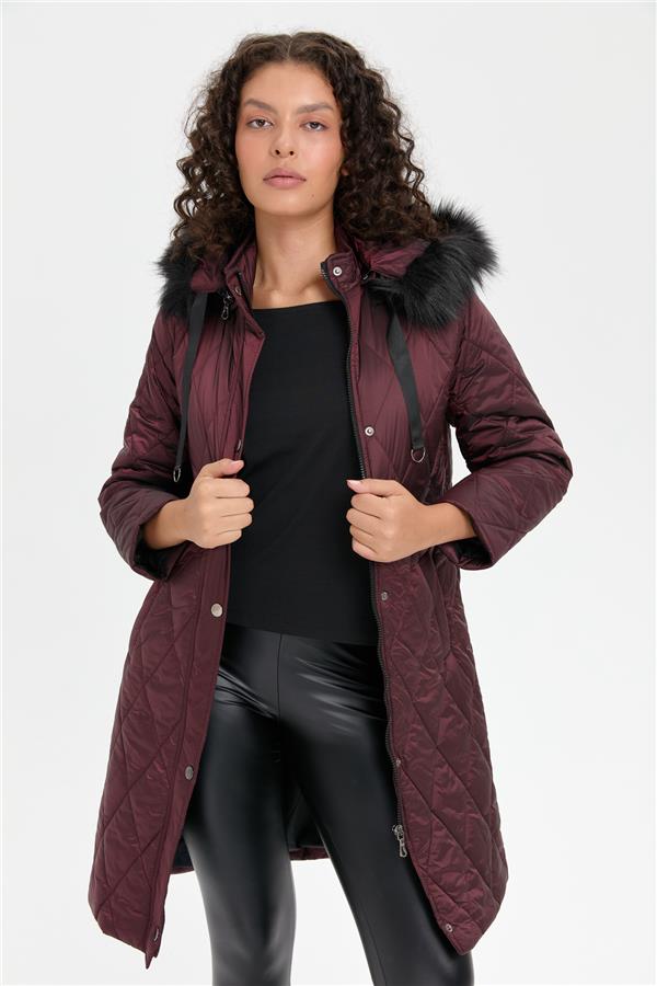 Kadın Kapüşonu Kürklü Baklava Desenli Kapitone Kaban Bordo