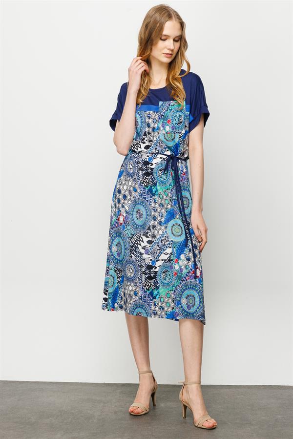 Женское хлопковое платье со спущенным рукавом и пестрым рисунком темно синее