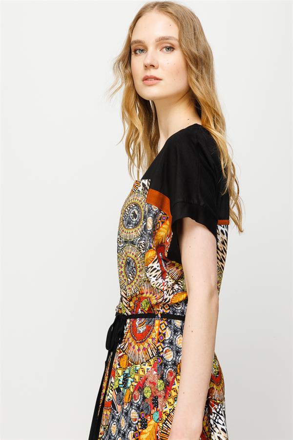 Женское хлопковое платье со спущенным рукавом и пестрым рисунком черное