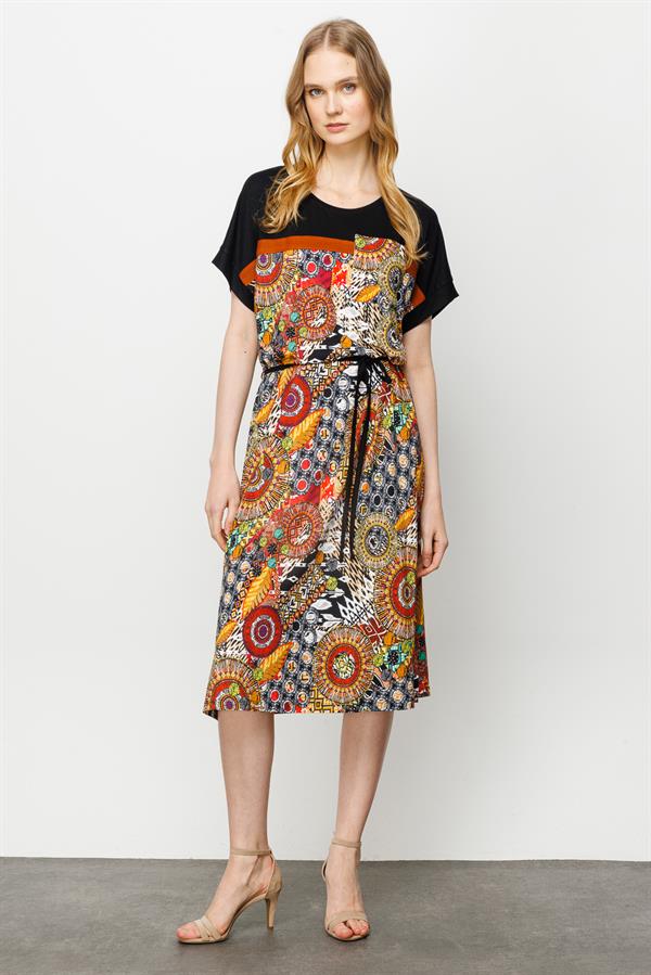 Женское хлопковое платье со спущенным рукавом и пестрым рисунком черное