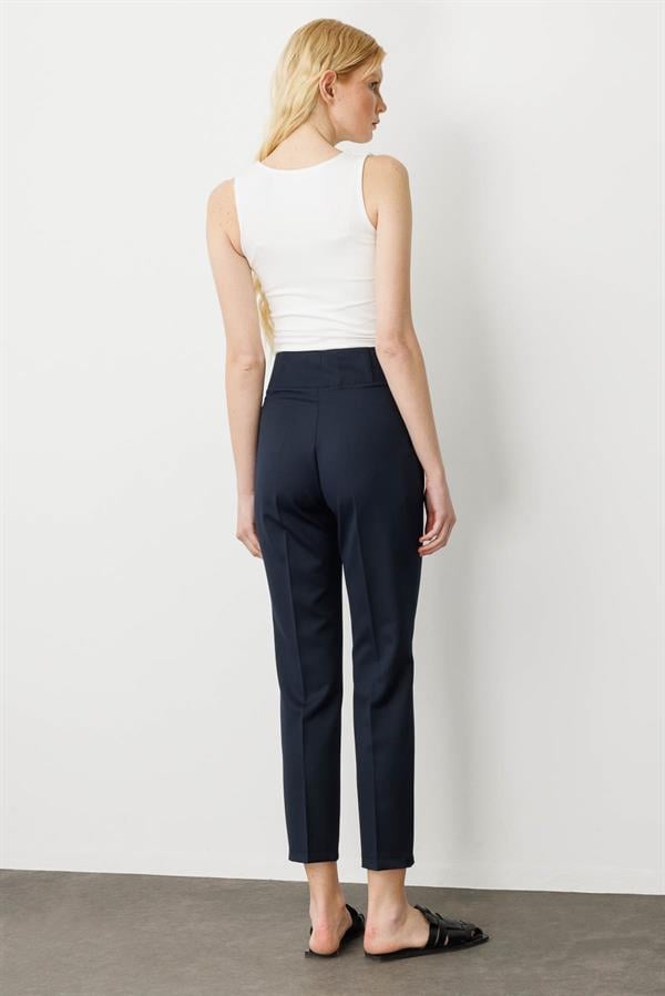 Kadın Kemer Yanı Lastikli Bilek Boy Yazlık Kumaş Pantolon Lacivert