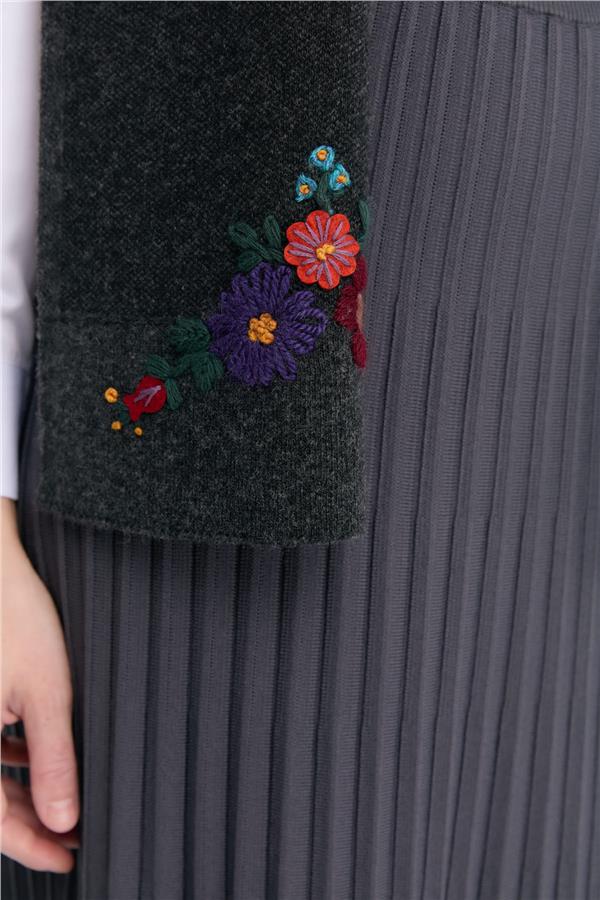 Kadın Kenarları Bordürlü Nakış İşlemeli Kaşkol K.Füme