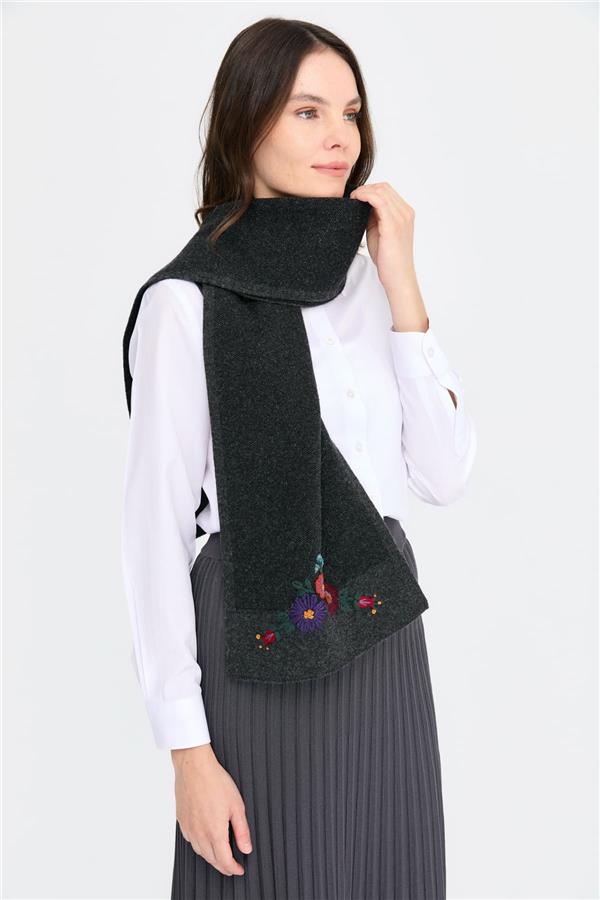 Kadın Kenarları Bordürlü Nakış İşlemeli Kaşkol K.Füme