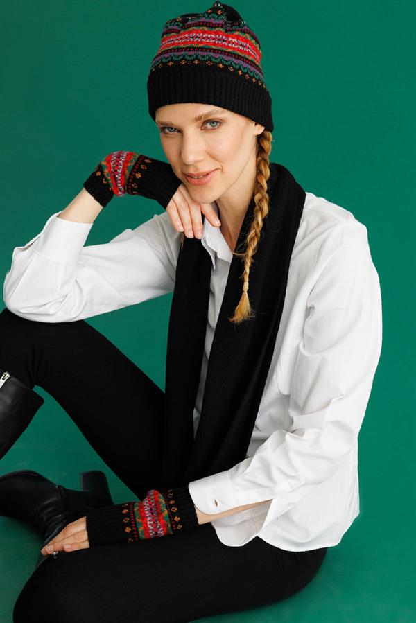 Kadın Kenarları Jakarlı Püsküllü Yün Kaşkol Siyah