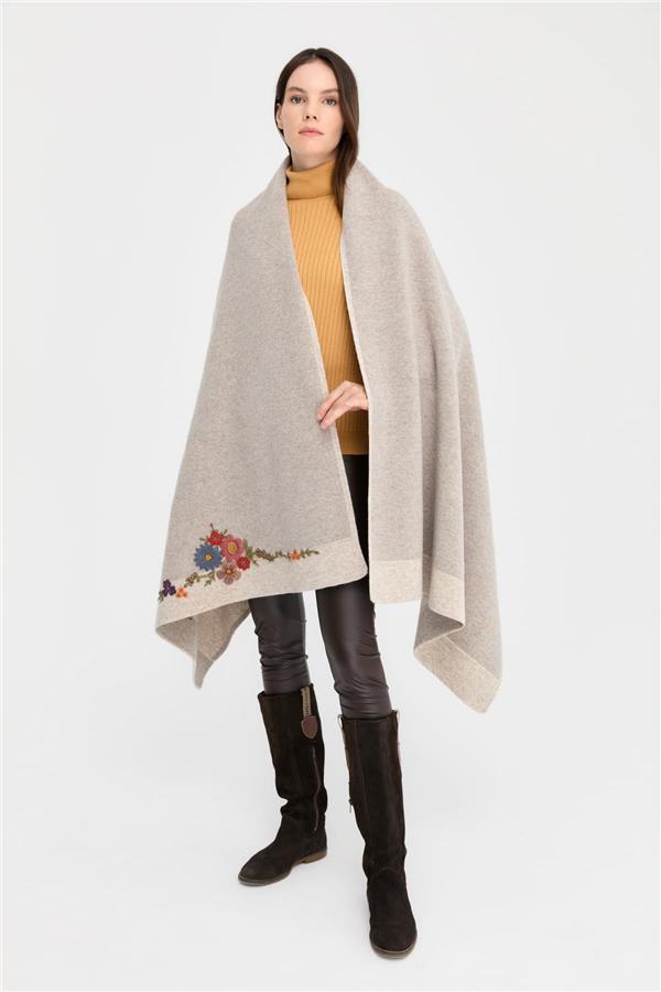 Kadın Kenarları Nakış İşlemeli Büyük Yün Şal V.Bej