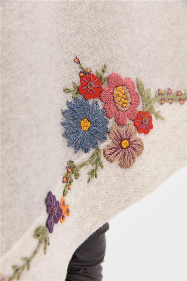 Kadın Kenarları Nakış İşlemeli Büyük Yün Şal V.Bej