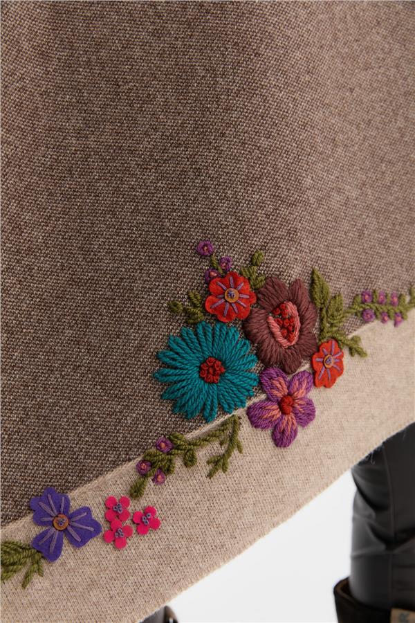 Kadın Kenarları Nakış İşlemeli Büyük Yün Şal K.Bej