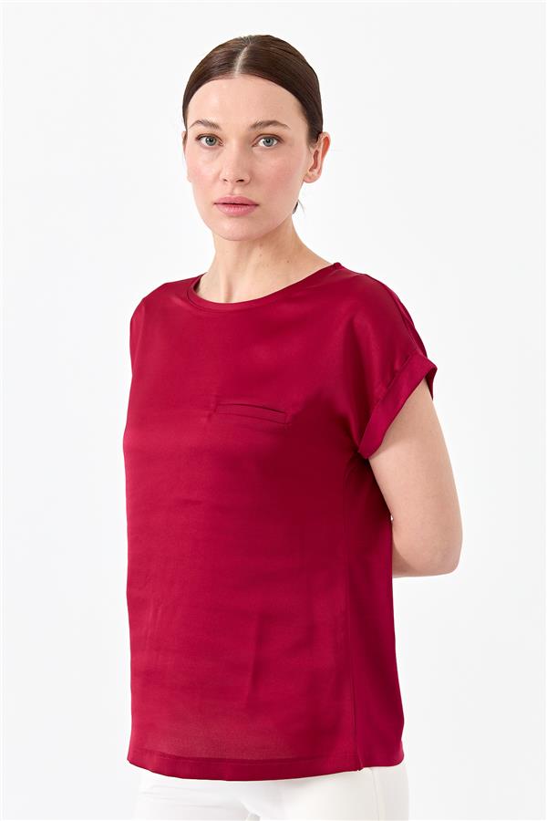 Женская блуза с коротким рукавом и атласным фасадом бордовая