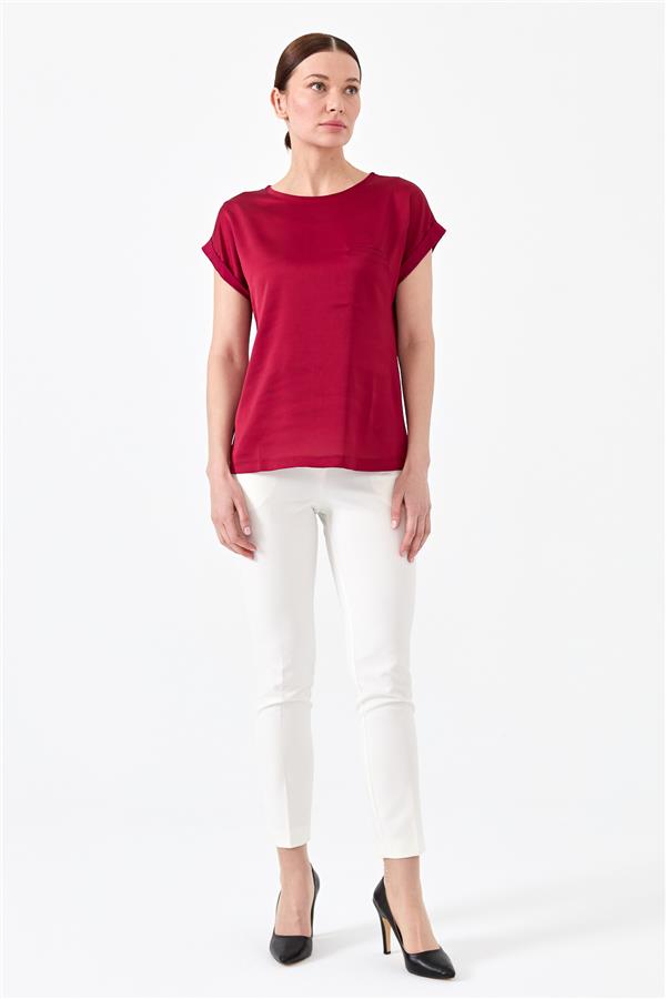 Женская блуза с коротким рукавом и атласным фасадом бордовая