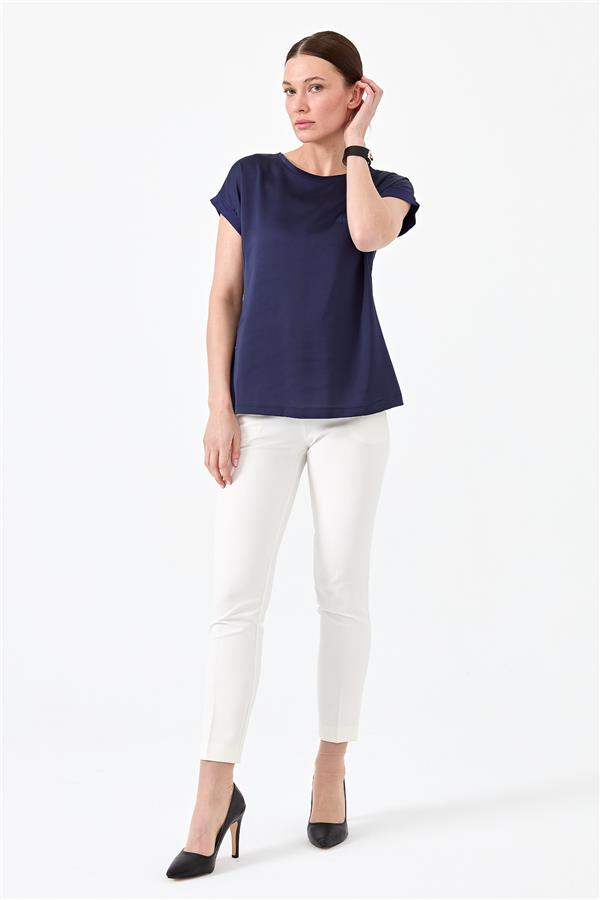 Женская блуза с коротким рукавом и атласным фасадом темно синяя 