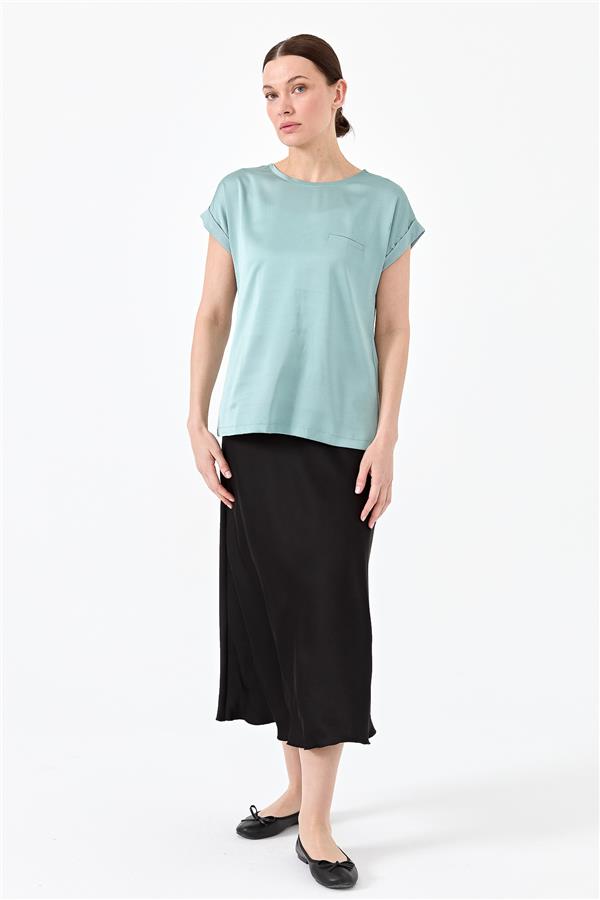 Женская блуза с коротким рукавом и атласным фасадом светло зеленая 