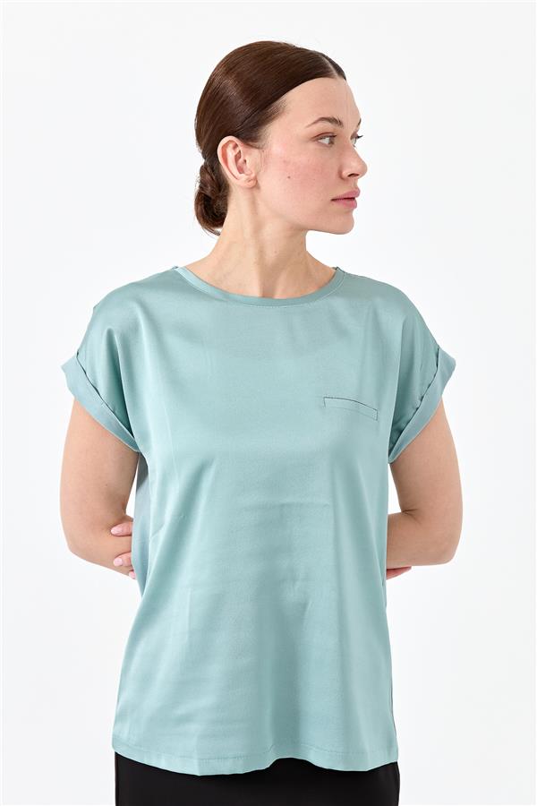 Женская блуза с коротким рукавом и атласным фасадом светло зеленая 