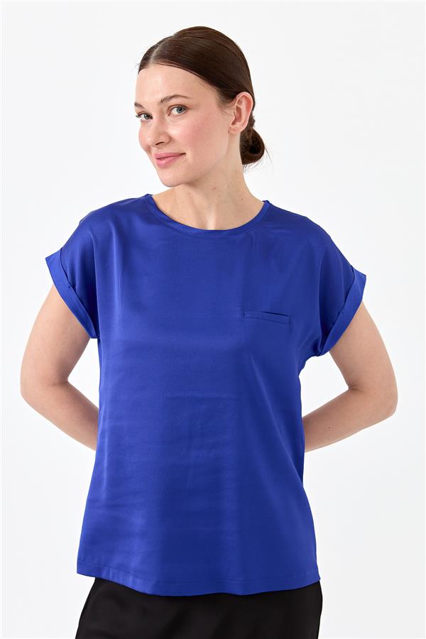 Женская блуза с коротким рукавом и атласным фасадом синяя 