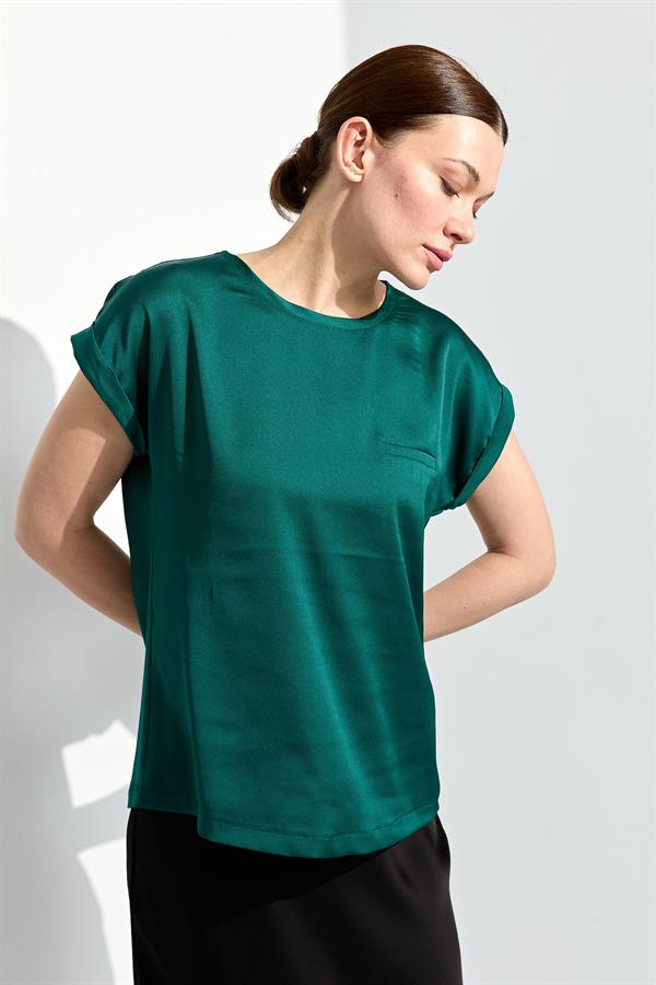 Женская блуза с коротким рукавом и атласным фасадом зеленая  