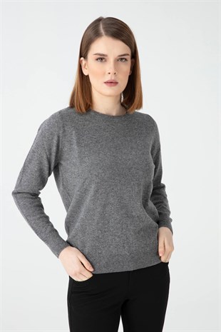 Женский свитер серый
