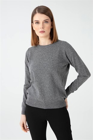 Женский свитер серый