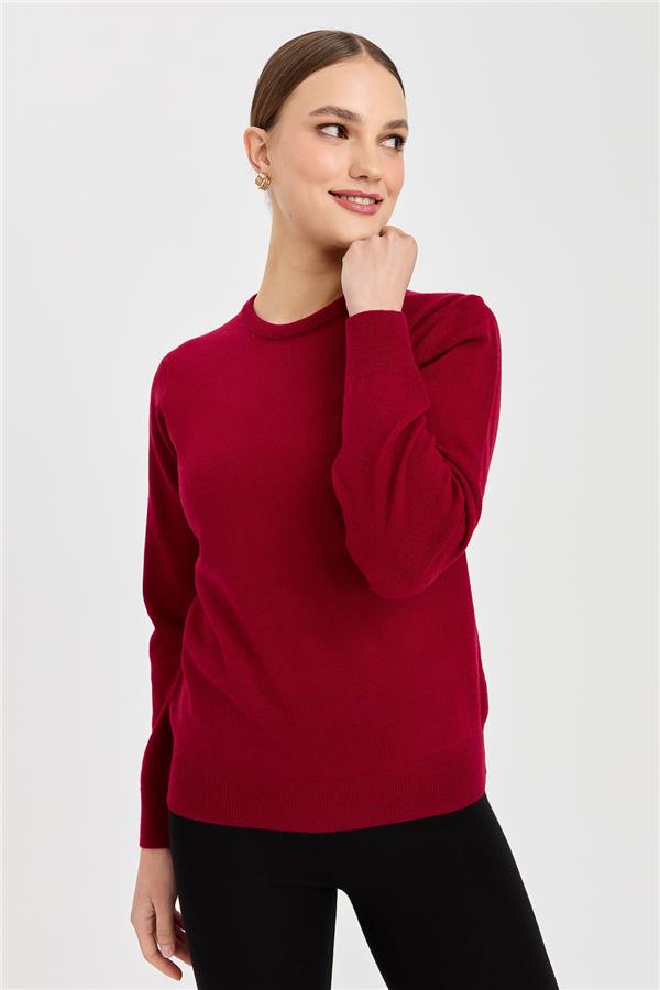 Женский свитер вишня