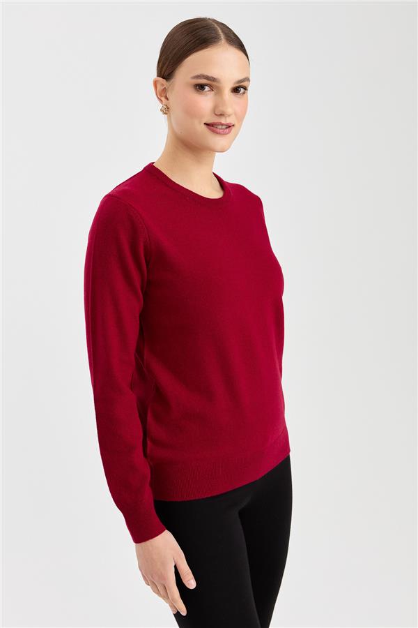 Женский свитер вишня