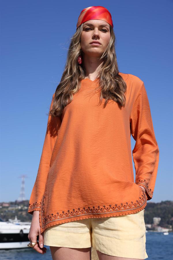 Kadın Kolu ve Eteği Yırtmaçlı Eteği Nakışlı Bluz Turuncu