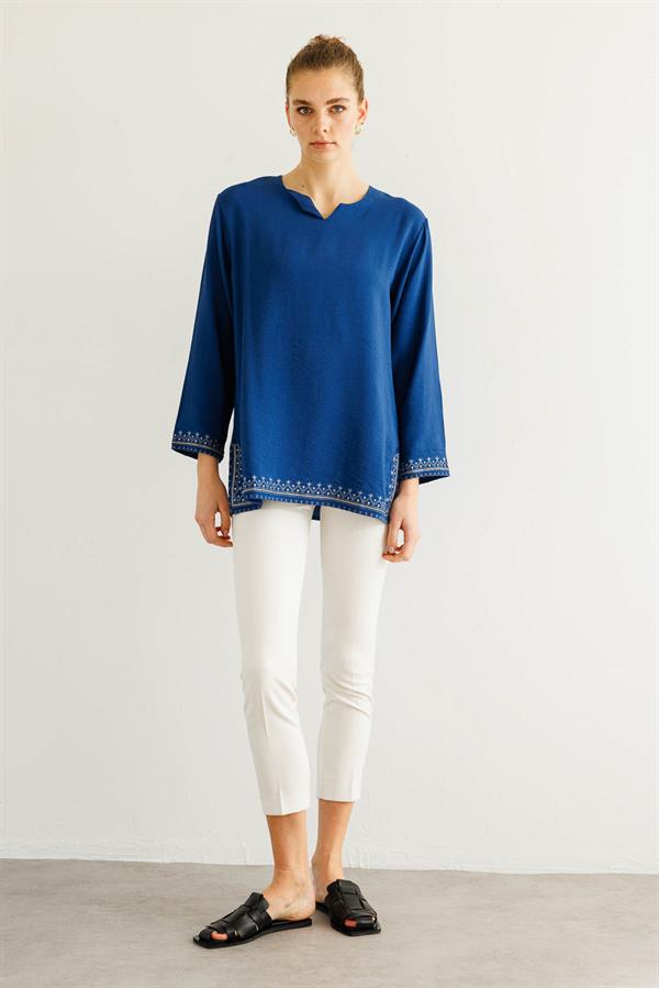 Kadın Kolu ve Eteği Yırtmaçlı Eteği Nakışlı Bluz İndigo