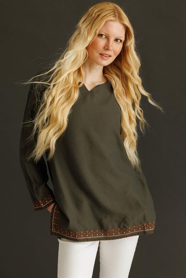 Kadın Kolu ve Eteği Yırtmaçlı Eteği Nakışlı Bluz Haki