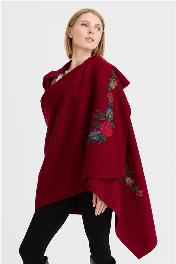 Женская угловая шаль с вышивкой