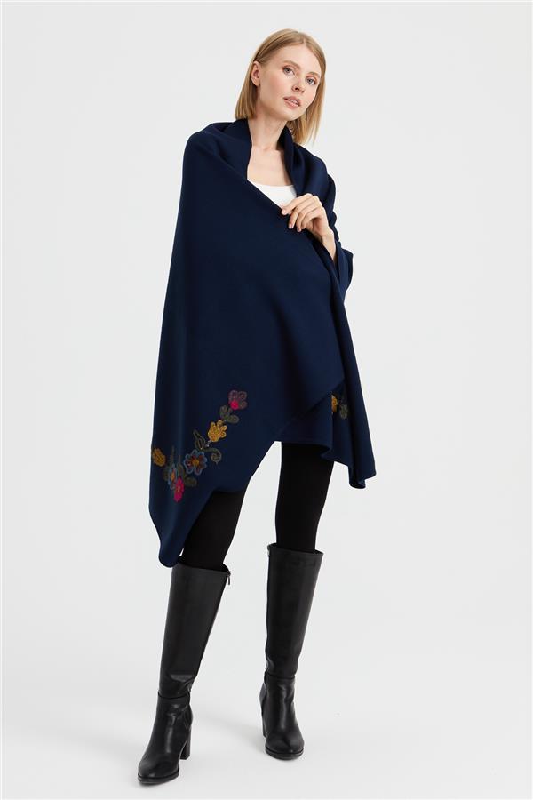 Женская угловая шаль с вышивкой