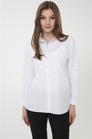 Женская удлиненная рубашка из хлопка белого цвета
