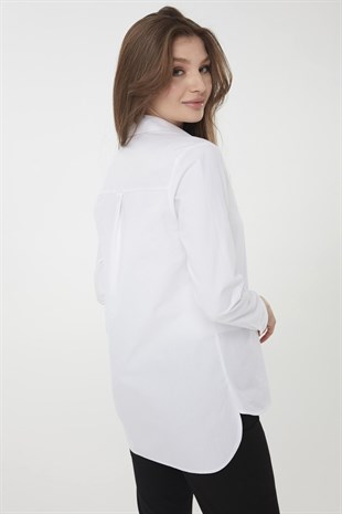 Женская удлиненная рубашка из хлопка белого цвета