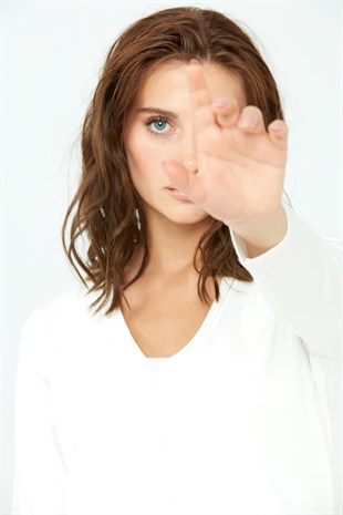 Женский  базовый кардиган из лайкры V-образным вырезом кремового цвета