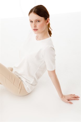 Женская блузка из лайкры кремового цвета