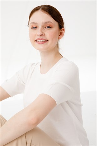 Женская блузка из лайкры кремового цвета