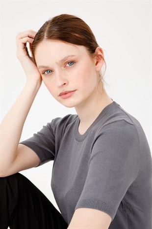 Женская блузка из лайкры серая