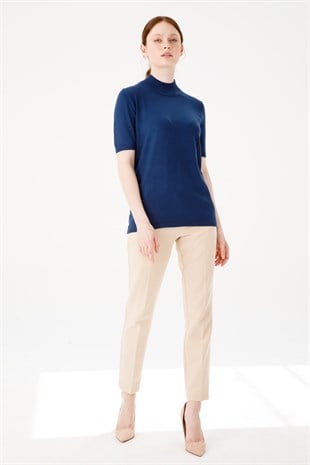 Женская блузка с высоким воротником из лайкры синего цвета