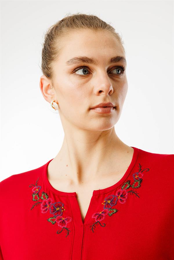 Kadın Nakış İşlemeli Uzun Kollu Penye Bluz Kırmızı