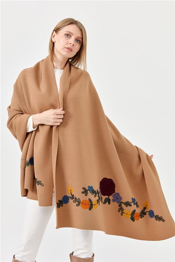 Женский палантин с вышивкой бисквит
