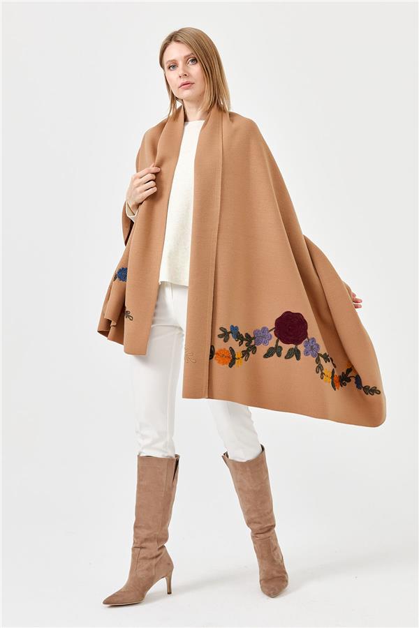 Женский палантин с вышивкой бисквит