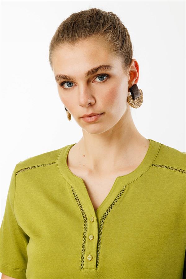 Женская хлопковая футболка с вышивкой на плечах и воротнике, зеленая