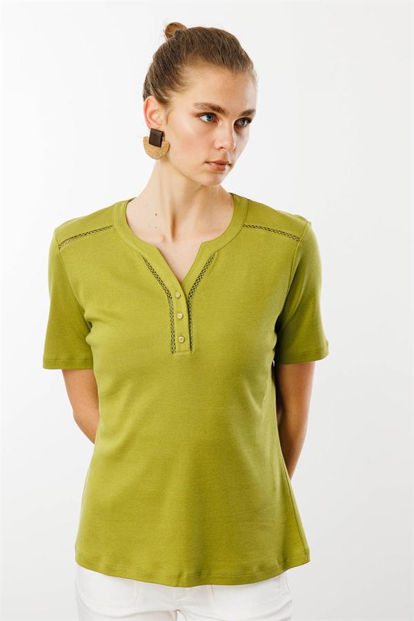 Женская хлопковая футболка с вышивкой на плечах и воротнике, зеленая