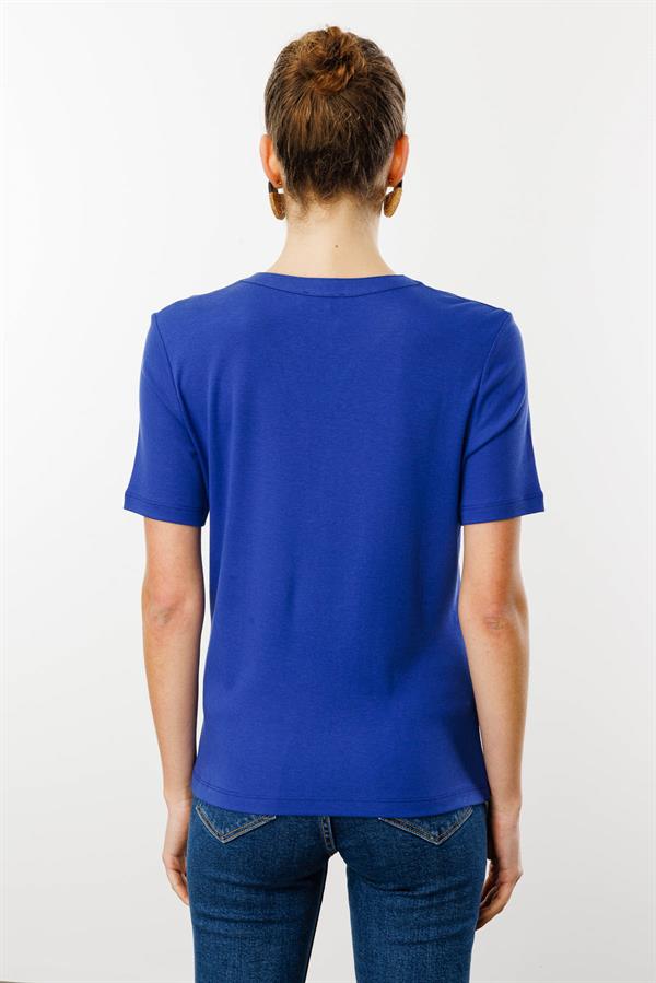 Kadın Omzu ve Yaka Kenarı İşlemeli Pamuklu Tshirt Saks