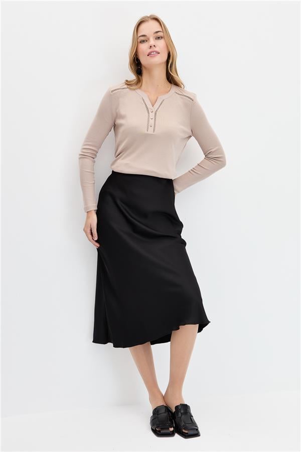 Женская хлопковая блузка с игольной вышивкой на плечах и воротнике