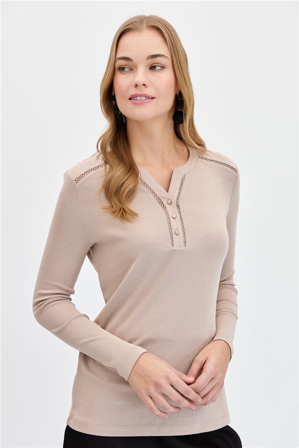 Женская хлопковая блузка с игольной вышивкой на плечах и воротнике